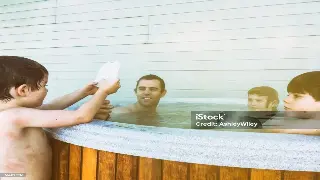 重庆打工人自救指南：拯救久坐硬骨头的局部按摩技巧